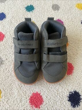 Kids Gray Barefoot GUC high top Sneakers SIZE 30 EU